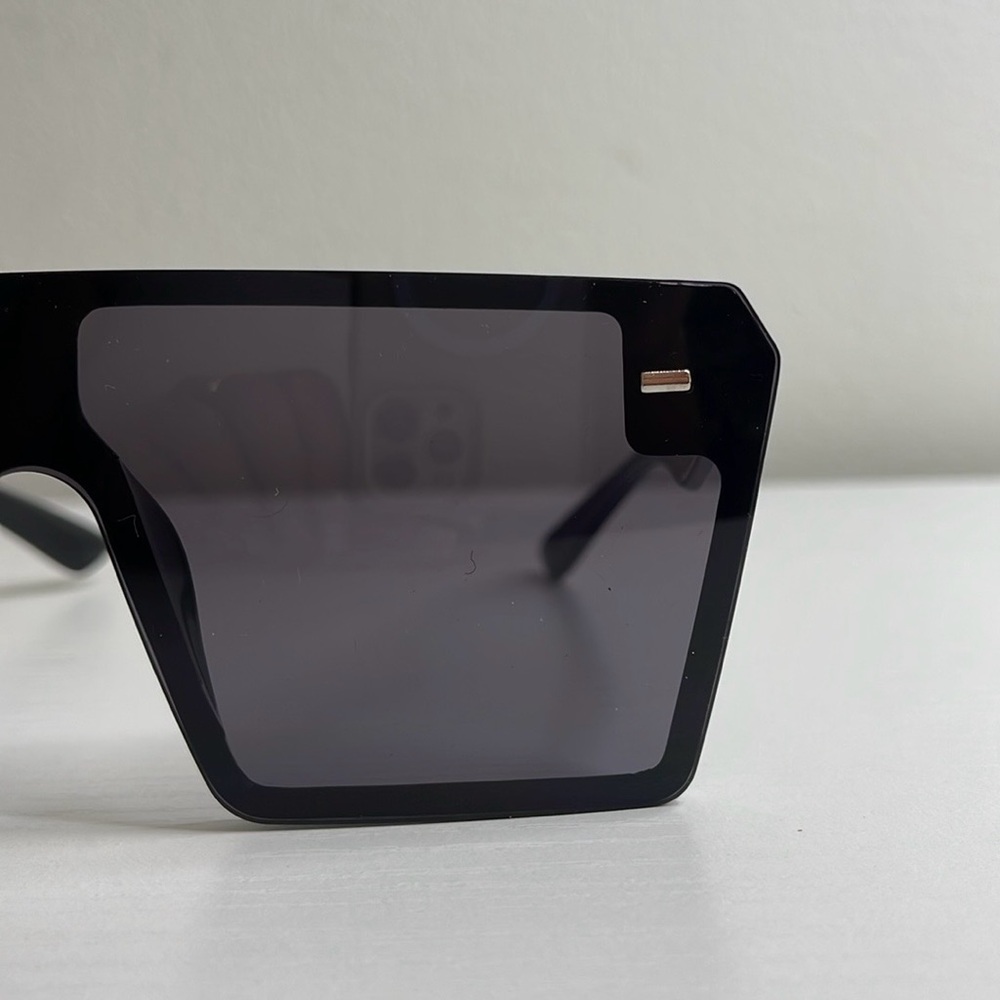 Sunglasses - Picture 6 of 7